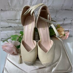 Beige espadrilles